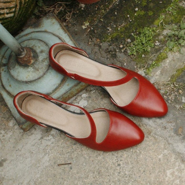 Handmade Women Flat Red Leather Retro Shoes,Slip on Sandals, leather female shoes,Pointed toes Shoes, ladies shoes