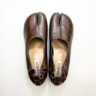 Women Retro Style Tabi Shoes | Vintage Tabi Mary Janes | Creative Adjustable Strap Ballet Shoes | Black Brown Red White Split Toe Ballerina