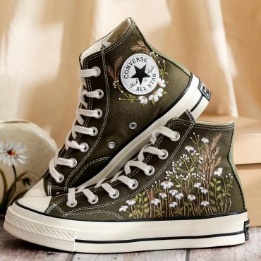 Custom Converse Chuck Taylor Daisy Embroidered Converse Shoes, Garden Flower Embroidered Sneakers, Converse Embroidery Small Flowers
