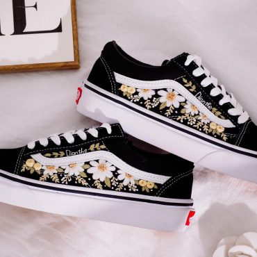 Custom Embroidered Vans, White Flowers Embroidery Vans, Daisy Embroidered Vans Shoes, Sneaker Embroidered Wildflower Garden, Gift for Her